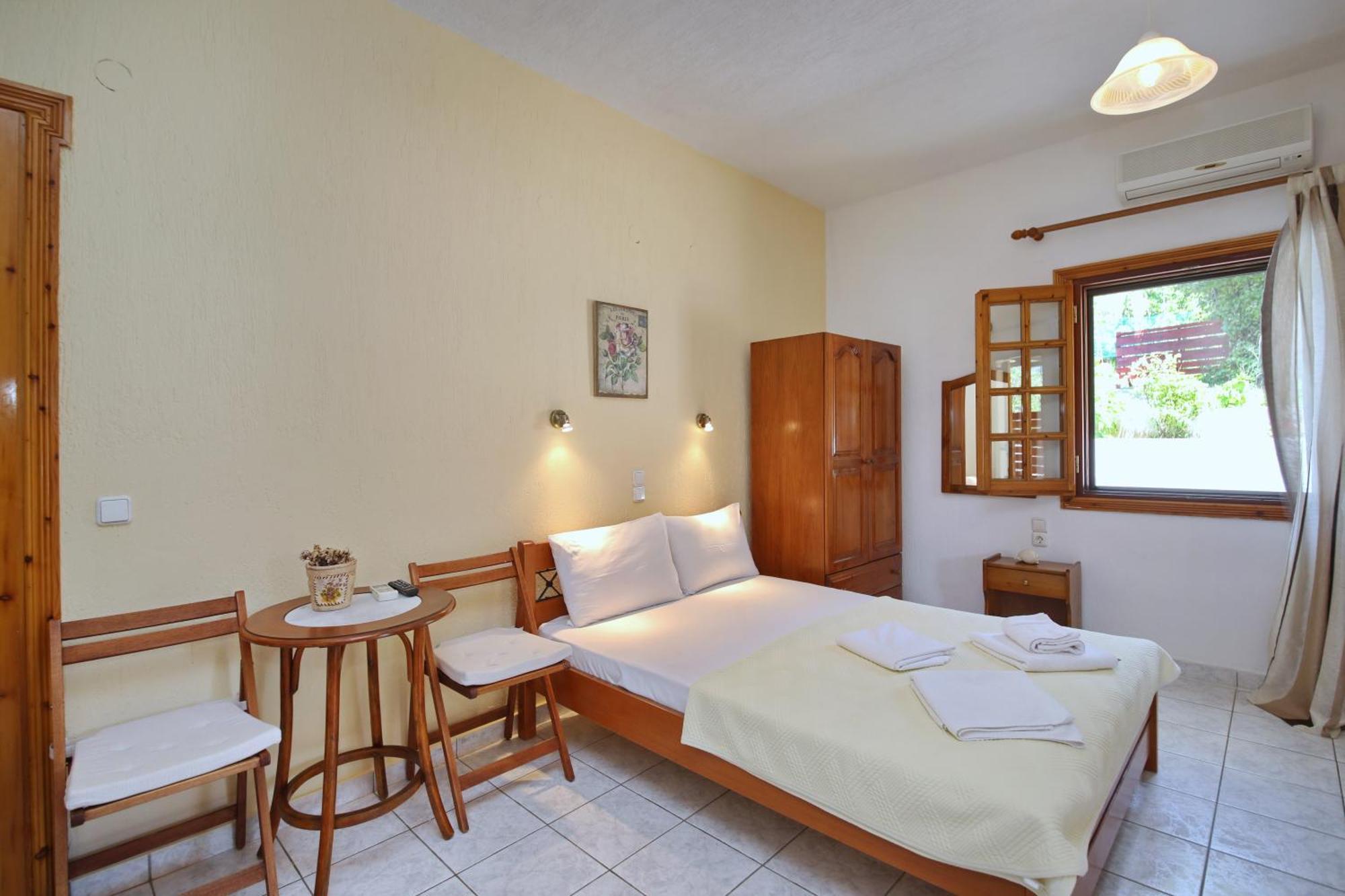 Elsa Stafilos Apartment Skopelos Town